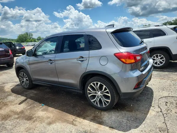 JA4AR3AU8KU019236 2019 MITSUBISHI OUTLANDER - Image 2