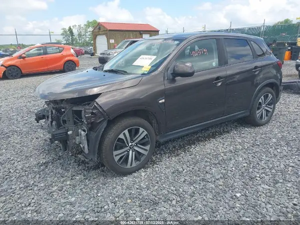 JA4AR3AU8LU002633 2020 MITSUBISHI OUTLANDER - Image 2