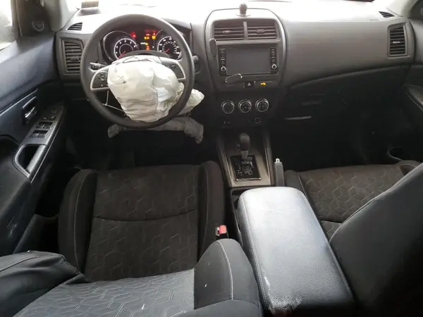 JA4AR3AU8LU015270 2020 MITSUBISHI OUTLANDER - Image 8