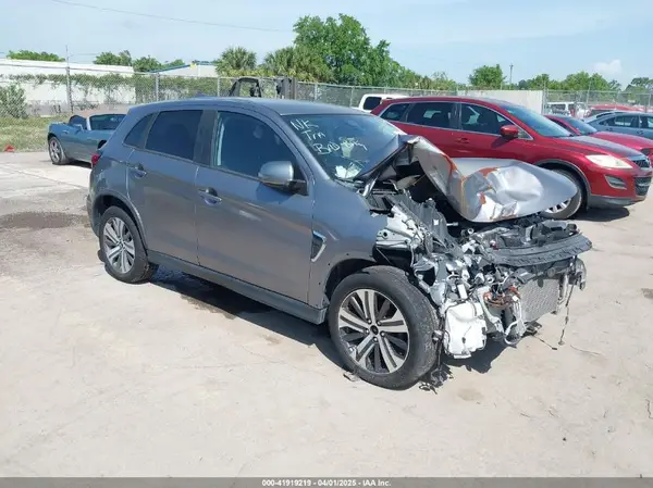 JA4AR3AU8LU018105 2020 MITSUBISHI OUTLANDER - Image 1