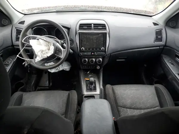 JA4AR3AU8LU023191 2020 MITSUBISHI OUTLANDER - Image 8