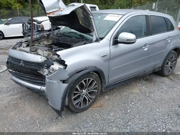 JA4AR3AU9HZ000738 2017 MITSUBISHI OUTLANDER - Image 2