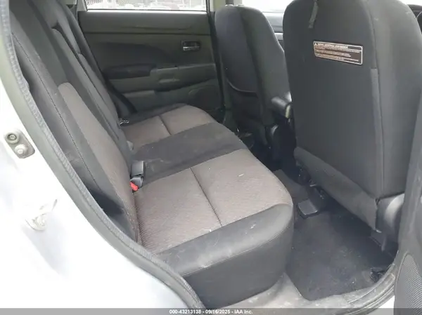 JA4AR3AU9HZ000738 2017 MITSUBISHI OUTLANDER - Image 8