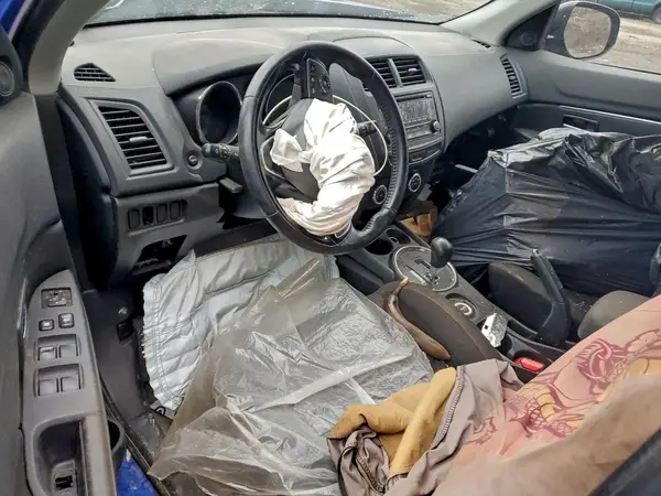 JA4AR3AU9HZ006927 2017 MITSUBISHI OUTLANDER - Image 8