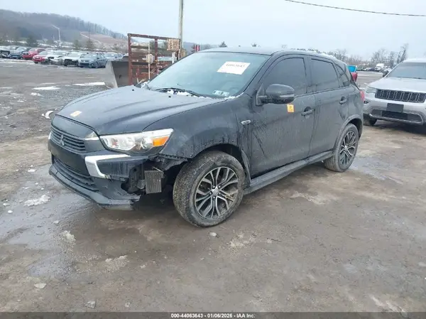 JA4AR3AU9HZ015904 2017 MITSUBISHI OUTLANDER - Image 2