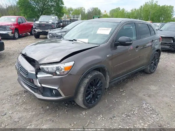 JA4AR3AU9HZ037479 2017 MITSUBISHI OUTLANDER - Image 2