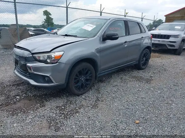 JA4AR3AU9HZ038289 2017 MITSUBISHI OUTLANDER - Image 2