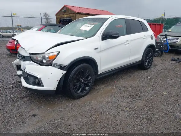 JA4AR3AU9HZ044349 2017 MITSUBISHI OUTLANDER - Image 2