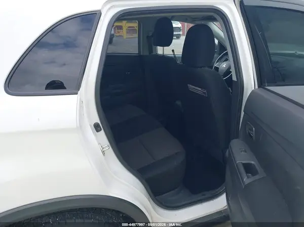 JA4AR3AU9HZ054475 2017 MITSUBISHI OUTLANDER - Image 8