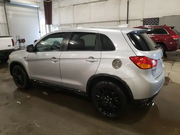JA4AR3AU9HZ069672 2017 MITSUBISHI OUTLANDER - Image 2