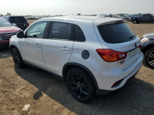 JA4AR3AU9JU005327 2018 MITSUBISHI OUTLANDER - Image 2