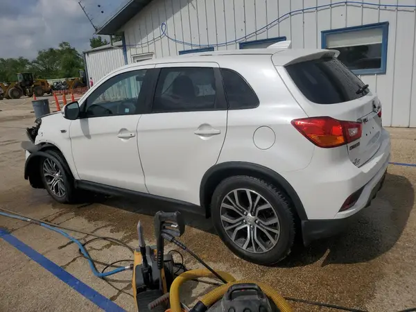 JA4AR3AU9JU005330 2018 MITSUBISHI OUTLANDER - Image 2