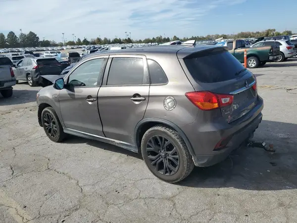 JA4AR3AU9JU008048 2018 MITSUBISHI OUTLANDER - Image 2