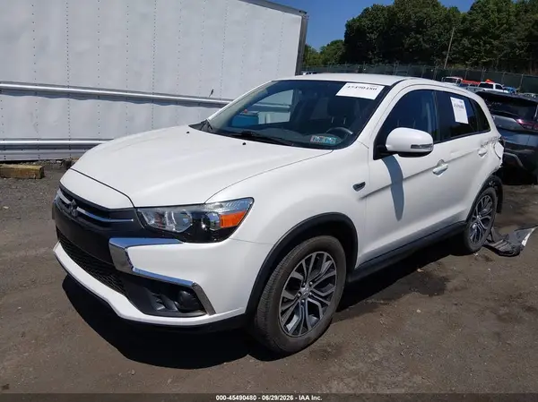 JA4AR3AU9JU012701 2018 MITSUBISHI OUTLANDER - Image 2