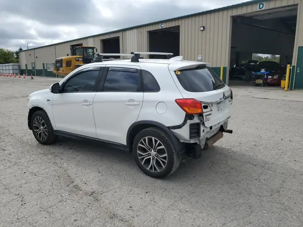 JA4AR3AU9JU013539 2018 MITSUBISHI OUTLANDER - Image 2