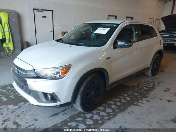 JA4AR3AU9JU015100 2018 MITSUBISHI OUTLANDER - Image 2