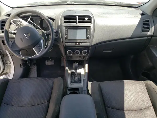 JA4AR3AU9JU020958 2018 MITSUBISHI OUTLANDER - Image 8