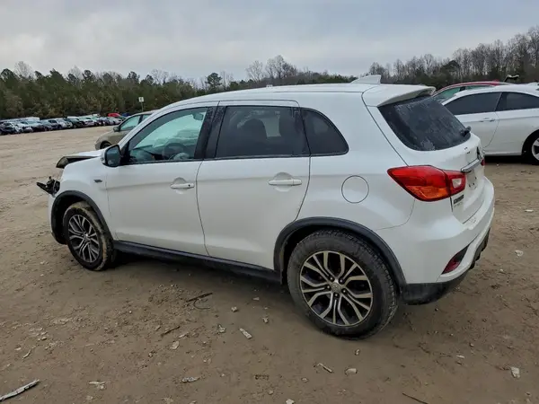 JA4AR3AU9JU021978 2018 MITSUBISHI OUTLANDER - Image 2