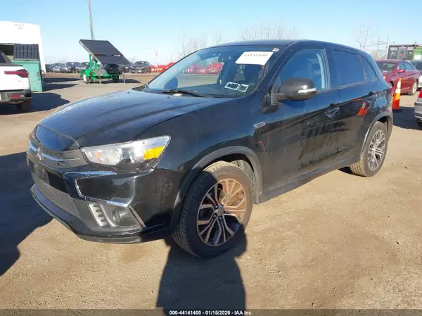 JA4AR3AU9JU022628 2018 MITSUBISHI OUTLANDER - Image 2