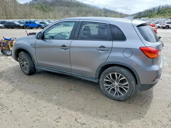 JA4AR3AU9JZ003323 2018 MITSUBISHI OUTLANDER - Image 2