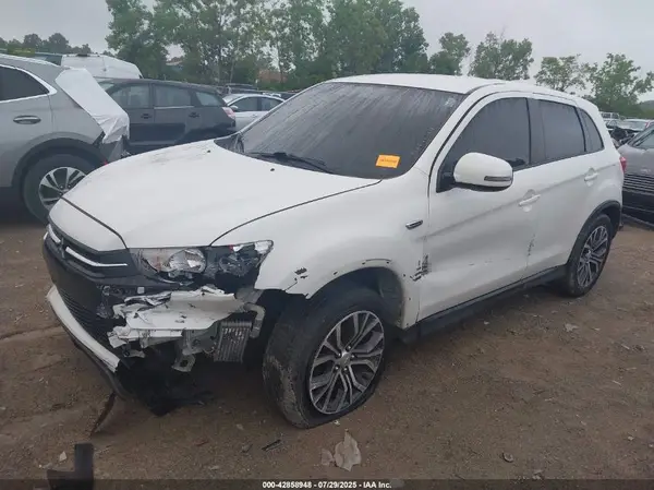 JA4AR3AU9JZ010224 2018 MITSUBISHI OUTLANDER - Image 2
