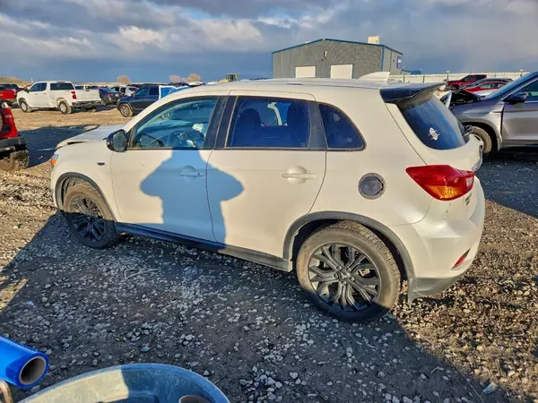 JA4AR3AU9JZ023331 2018 MITSUBISHI OUTLANDER - Image 2