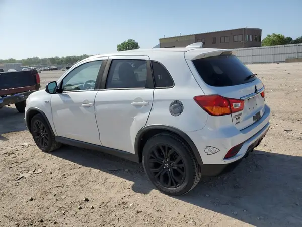 JA4AR3AU9JZ024544 2018 MITSUBISHI OUTLANDER - Image 2