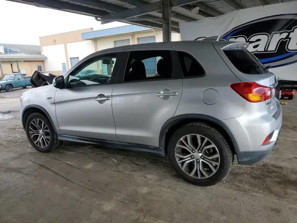 JA4AR3AU9JZ026777 2018 MITSUBISHI OUTLANDER - Image 2