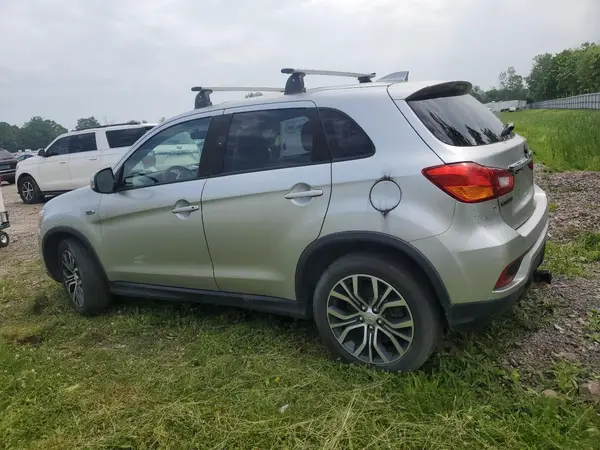 JA4AR3AU9JZ029369 2018 MITSUBISHI OUTLANDER - Image 2