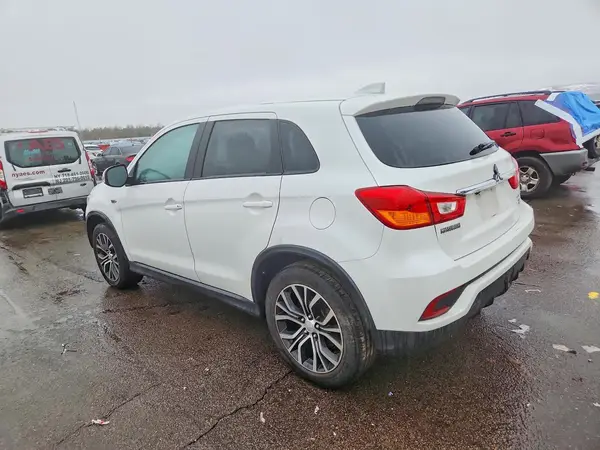 JA4AR3AU9KU002882 2019 MITSUBISHI OUTLANDER - Image 2