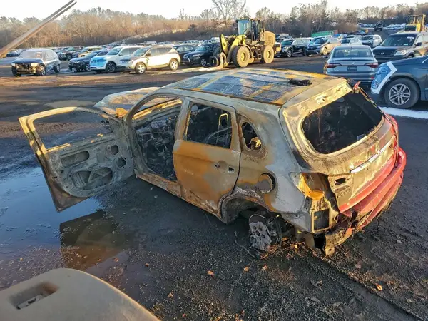 JA4AR3AU9KU029967 2019 MITSUBISHI OUTLANDER - Image 2