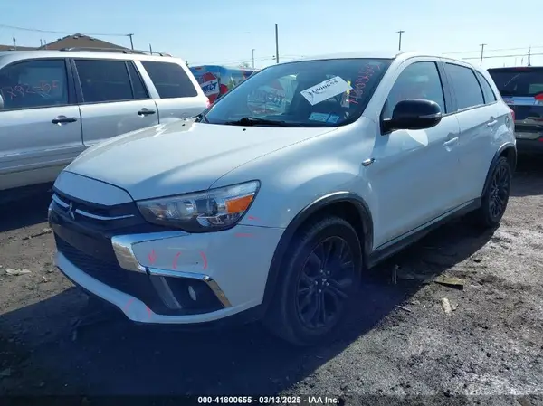 JA4AR3AUXJU004588 2018 MITSUBISHI OUTLANDER - Image 2