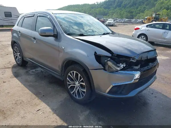 JA4AR3AUXJU011671 2018 MITSUBISHI OUTLANDER - Image 1