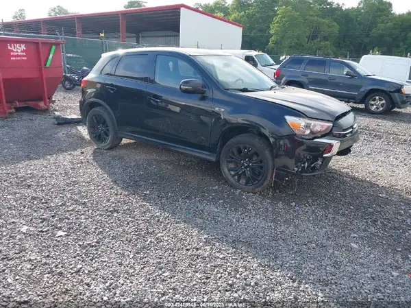 JA4AR3AUXJU015025 2018 MITSUBISHI OUTLANDER - Image 1