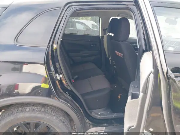 JA4AR3AUXJU015025 2018 MITSUBISHI OUTLANDER - Image 8