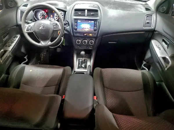 JA4AR3AUXJU016868 2018 MITSUBISHI OUTLANDER - Image 8