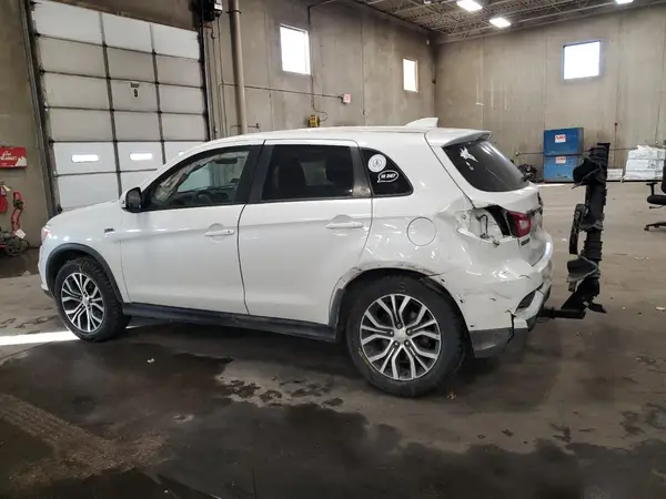 JA4AR3AUXJU017115 2018 MITSUBISHI OUTLANDER - Image 2