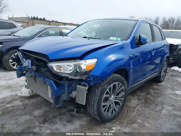 JA4AR3AUXJU020449 2018 MITSUBISHI OUTLANDER - Image 2
