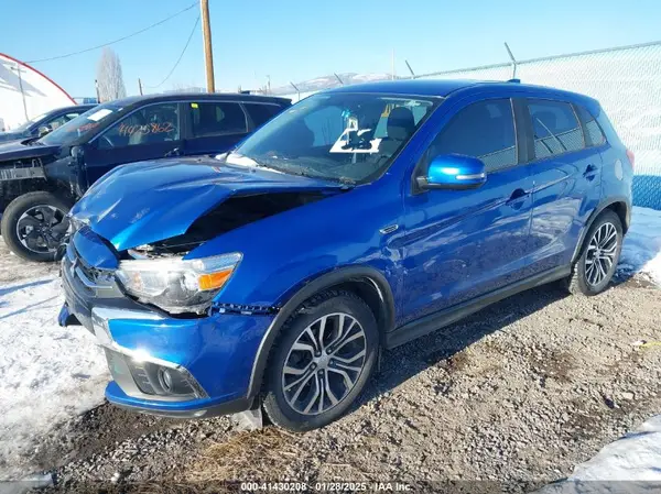 JA4AR3AUXJU020676 2018 MITSUBISHI OUTLANDER - Image 2