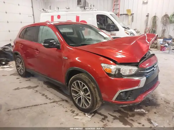 JA4AR3AUXJU021679 2018 MITSUBISHI OUTLANDER - Image 1