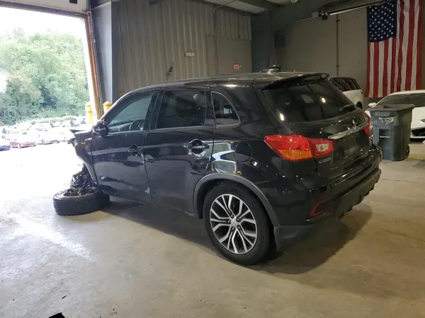 JA4AR3AUXJU021746 2018 MITSUBISHI OUTLANDER - Image 2