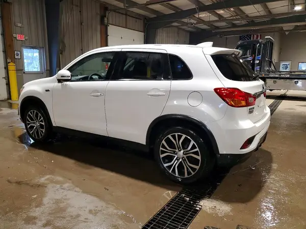 JA4AR3AUXJU022735 2018 MITSUBISHI OUTLANDER - Image 2