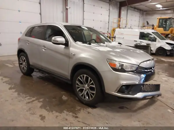 JA4AR3AUXJU023173 2018 MITSUBISHI OUTLANDER - Image 1