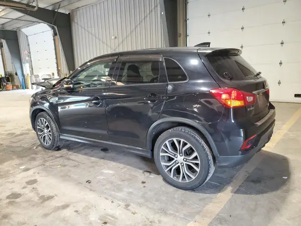 JA4AR3AUXJZ007980 2018 MITSUBISHI OUTLANDER - Image 2