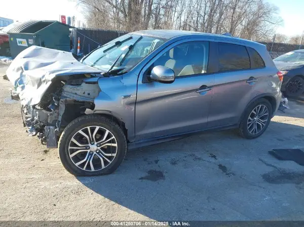 JA4AR3AUXJZ016405 2018 MITSUBISHI OUTLANDER - Image 2