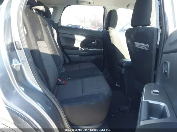 JA4AR3AUXJZ016405 2018 MITSUBISHI OUTLANDER - Image 8
