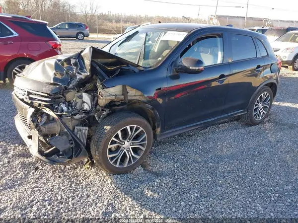 JA4AR3AUXJZ033088 2018 MITSUBISHI OUTLANDER - Image 2