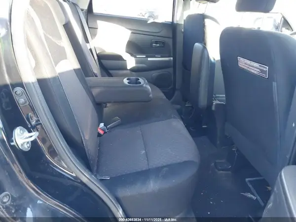 JA4AR3AUXJZ033088 2018 MITSUBISHI OUTLANDER - Image 8