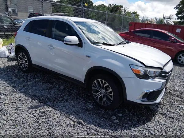 JA4AR3AUXJZ034340 2018 MITSUBISHI OUTLANDER - Image 1