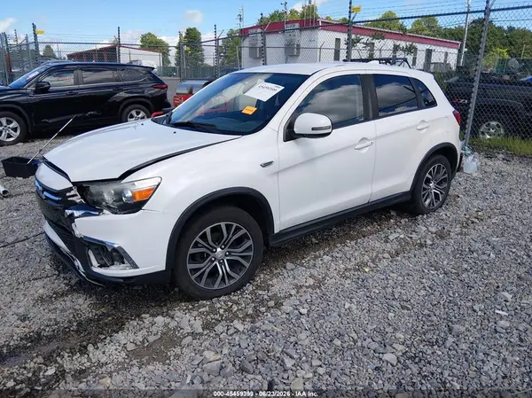 JA4AR3AUXJZ034340 2018 MITSUBISHI OUTLANDER - Image 2